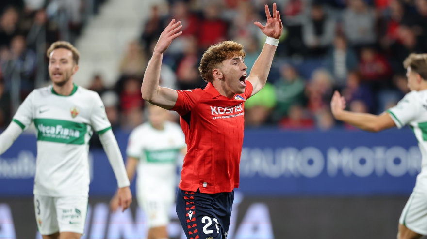 Víctor Muños con Osasuna