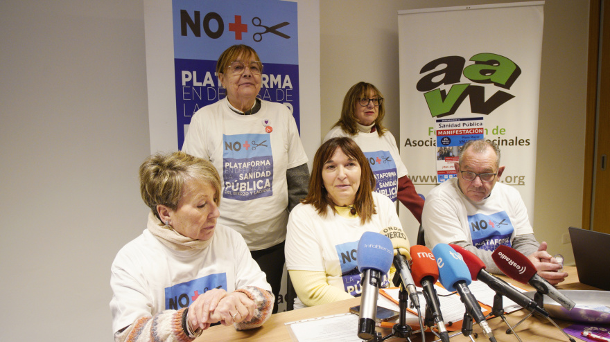 Los componentes de la Plataforma en defensa de la Sanidad Pública del Bierzo y Laciana, durante su comparecencia en rueda de prensa para hablar de la situación sanitaria en ambas comarcas