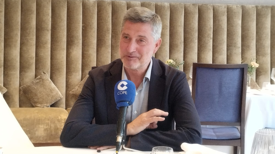 Jordi Martí Galbis, líder de Junts en el Ayuntamiento de Barcelona, durante su intervención en el Converses