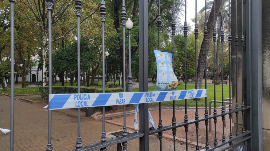 Cierre de los parques públicos en Córdoba por la alerta de viento.