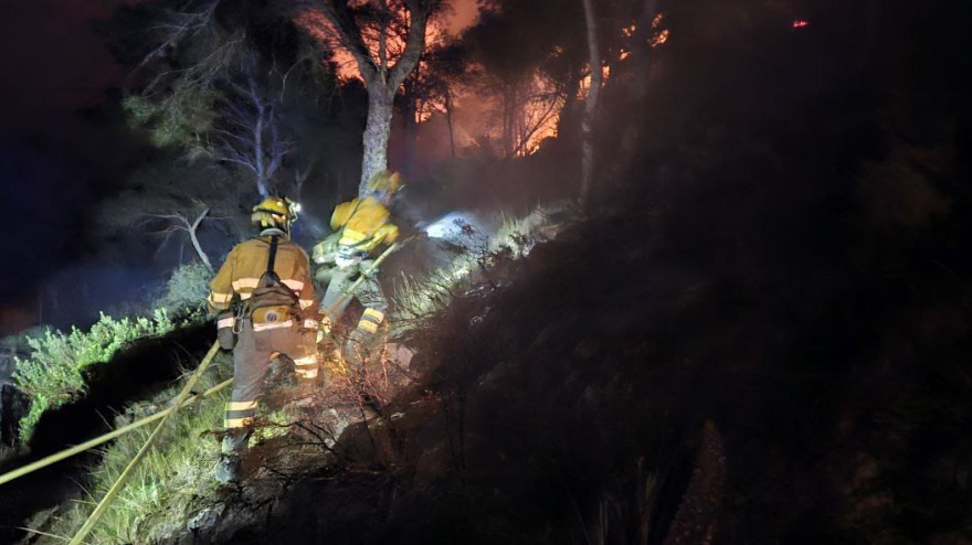 Brigadas relevan a las que habían estado toda la noche