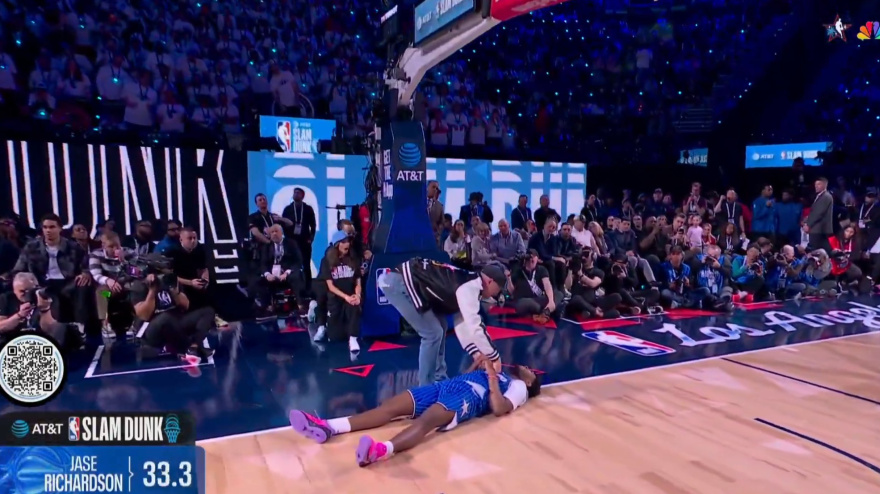 El hijo del mítico Jason Richardson se pegó un golpetazo tremendo al intentar hacer un mate.