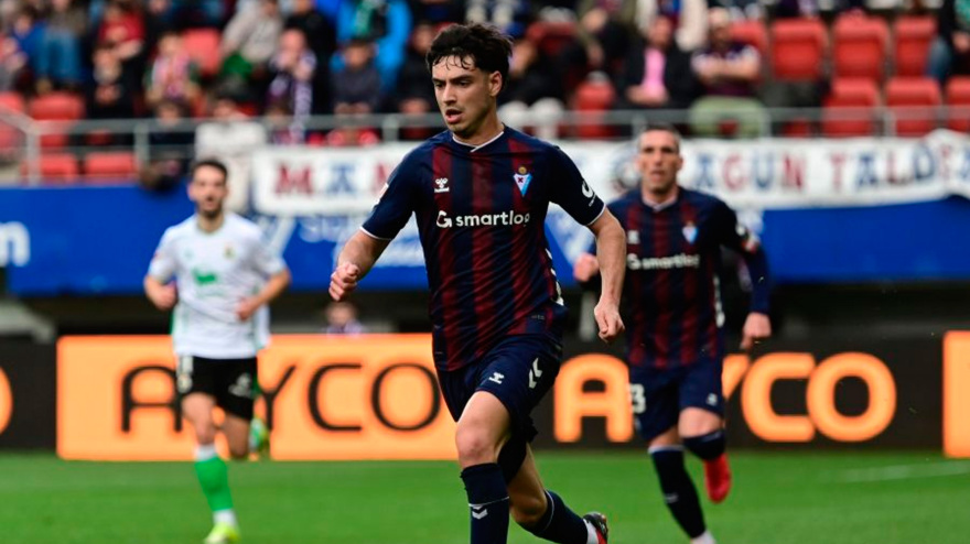 El Eibar ganó al Racing 2-1