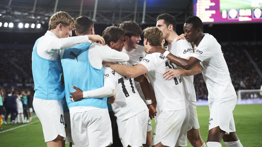 El VCF celebra el triunfo en el derbi del Ciutat