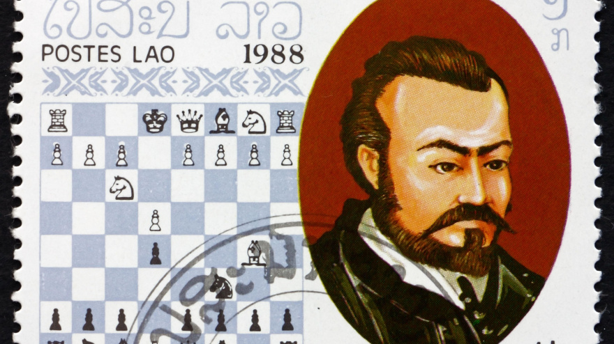Un sello con el rostro de Ruy López de Segura, cura español y primer campeón del mundo oficioso de ajedrez