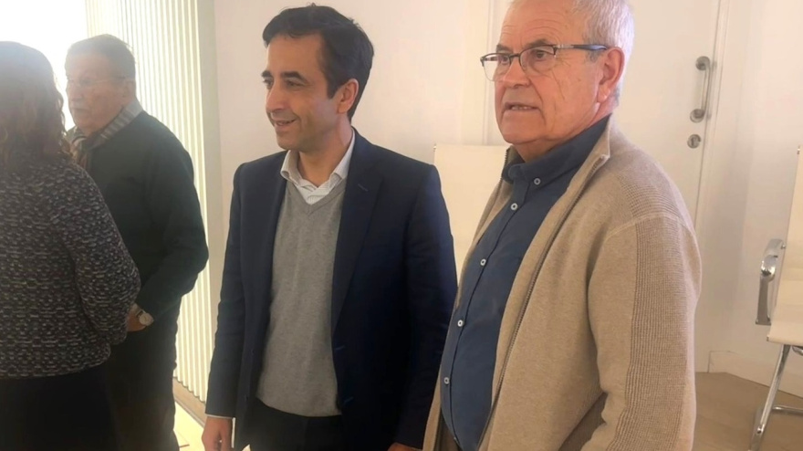 Guillermo Llorca con José Manuel Rey en la presentación de su último libro