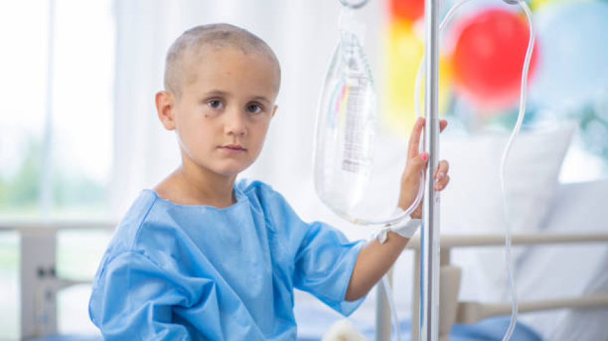 Niño en tratamiento oncológico