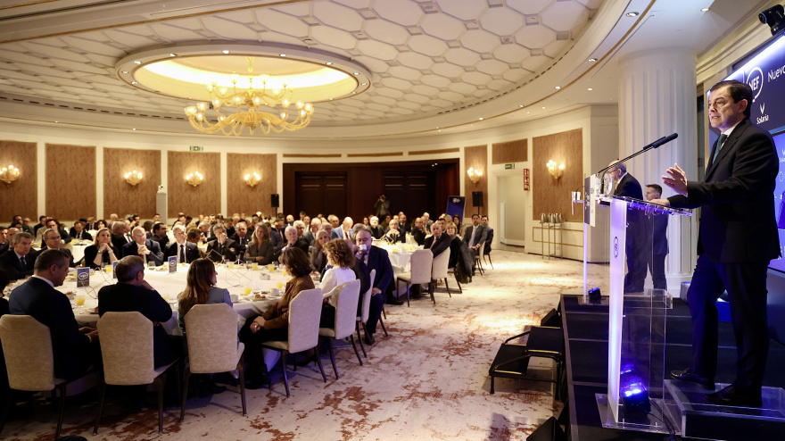 El presidente del Partido Popular de Castilla y León y candidato a la Presidencia de la Junta, Alfonso Fernández Mañueco, participa en el desayuno informativo del Fórum Europa, organizado por Nueva Economía Fórum. Lo presenta el presidente del PP, Alberto Núñez Feijóo.