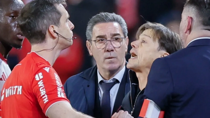 Almeyda se encara con el colegiado