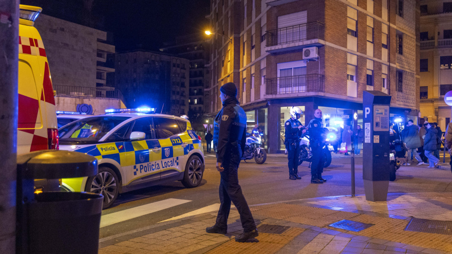 Fallece una niña al precipitarse por una ventana en la Calle Valencia