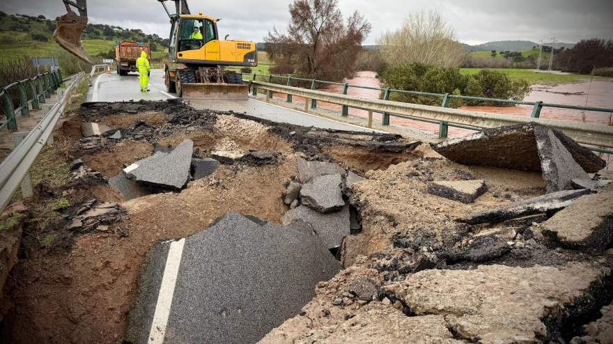 Juanma Moreno presenta el 'Plan Andalucía Actúa' con ayudas directas a agricultores, pymes y autónomos para paliar los daños de las recientes borrascas