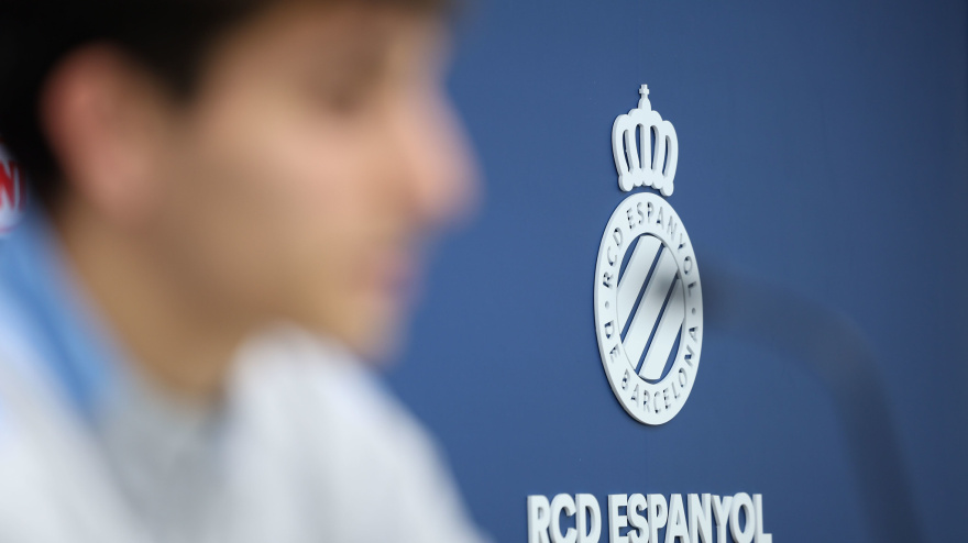 Terrats juega con el escudo del club de su vida en el pecho. Hoy ha pasado por primera vez por sala de prensa.