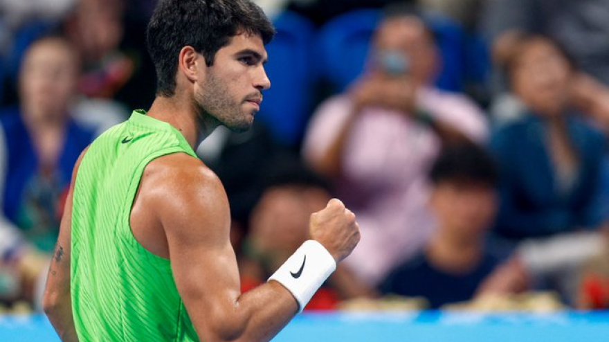 Carlos Alcaraz avanza en Doha