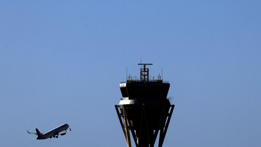 Un avión despega del Aeropuerto de El Prat