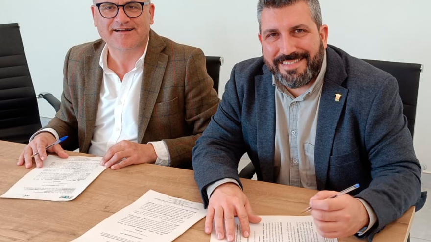 El Verger da un paso al frente por el reciclaje y se une a la recogida de textil y aceite usado