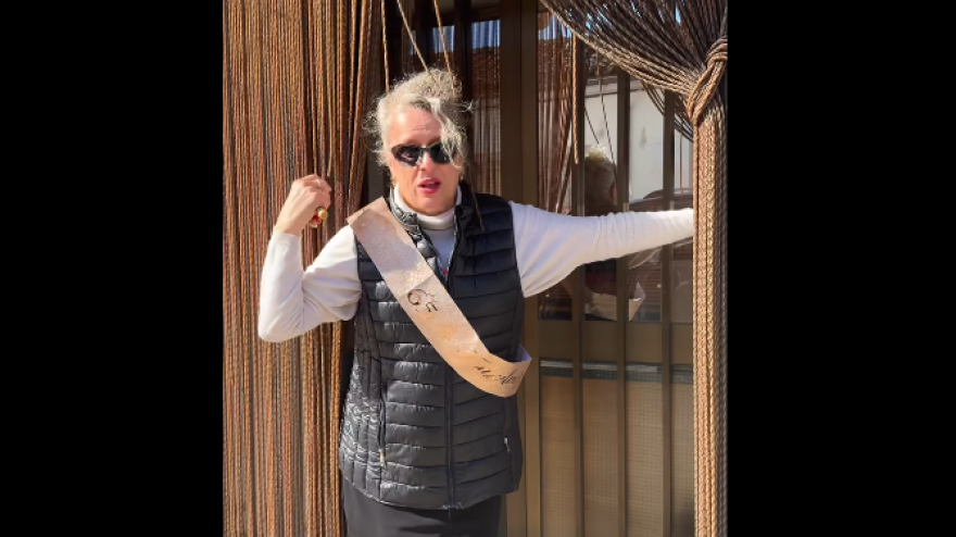 Blanca Ortega ha cerrado la tienda que ha regentado durante 38 años en Cabrejas del Pinar y que ha sido ante todo lugar de encuentro