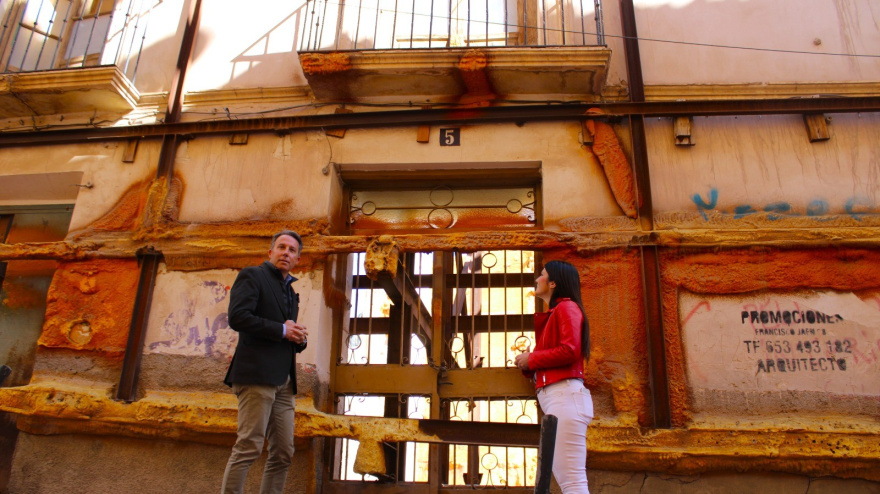 Edificio en obras en el centro de la ciudad de Lorca