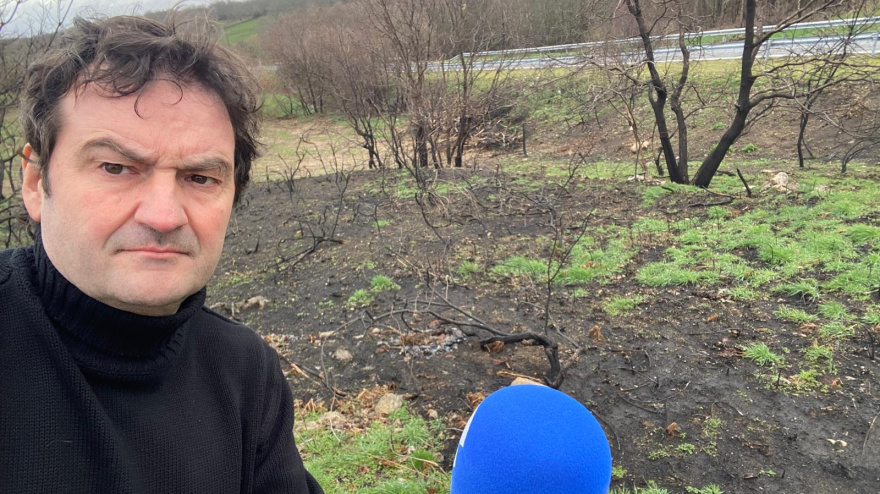 Juan Maceiras, en Chandrexa de Queixa (Ourense), seis meses después del incendio