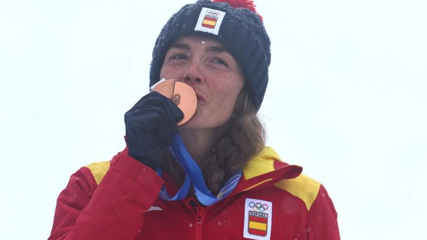Ana Alonso posa con la medalla de bronce, la sexta olímpica para España.