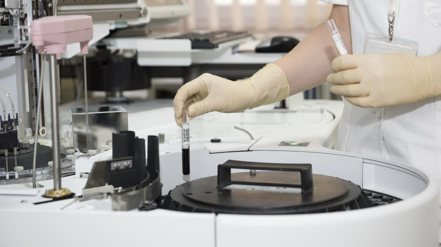 Laboratorio y tubos de ensayo