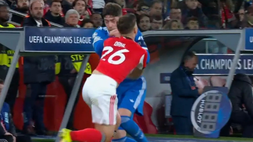 Momento exacto en el que Valverde golpea a Dahl