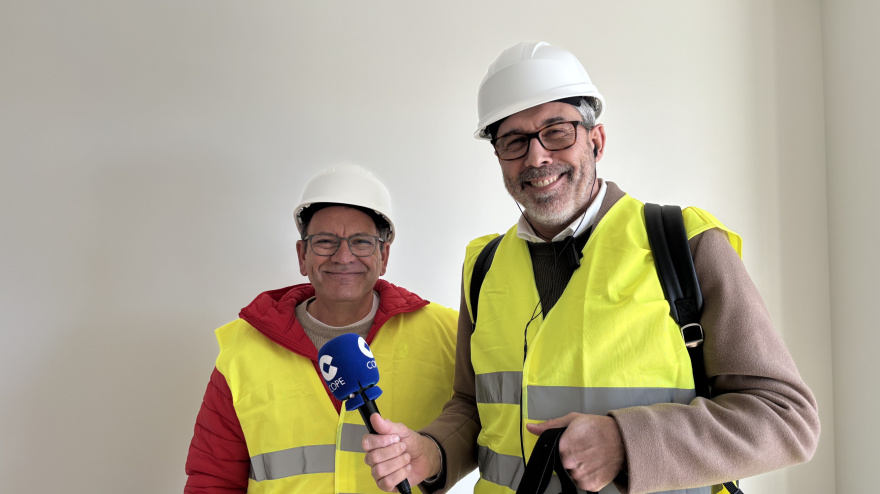 Carles y Julián en el edificio de Campanar