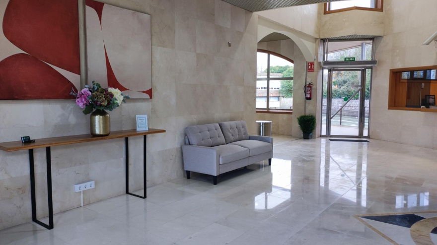 Interior del tanatorio de Sada (A Coruña) tras la renovación