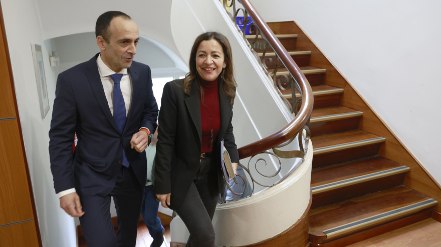 La conselleira do Mar, Marta Villaverde, y el presidente de la Autoridad Portuaria de Ferrol, Francisco Barea