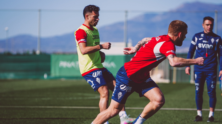 El Real Murcia sigue preparando el derbi del domingo