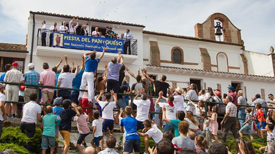 Reparto del pan y el queso en Quel