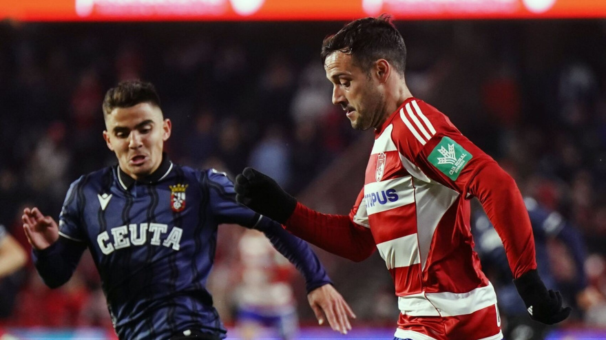 Arnaiz durante el partido de la primera vuelta que jugó el Ceuta en el Nuevo Los Cármenes