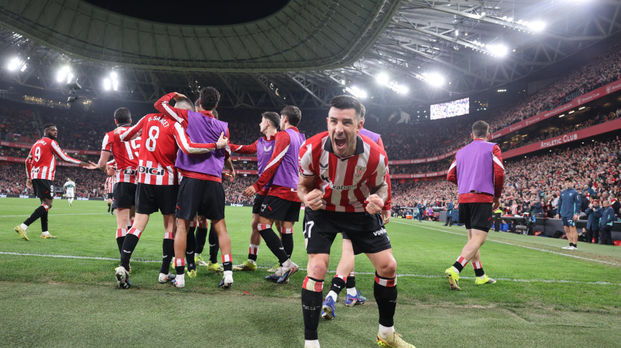 Los jugadores del Athletic Club celebran el gol de Guruzeta contra el Elche