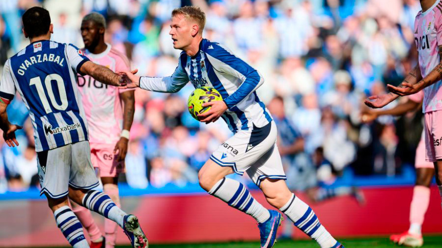 El delantero islandés recortó distancias con un gran cabezazo.