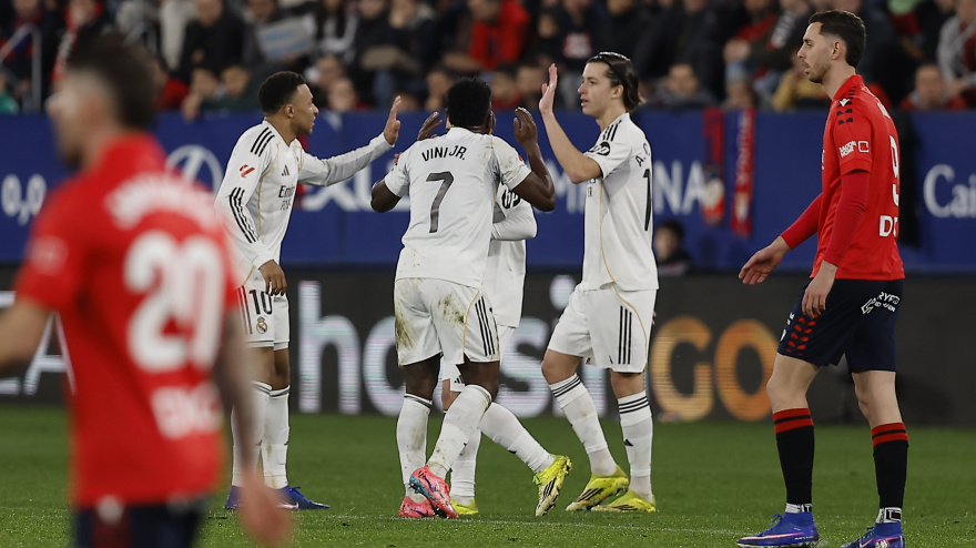 Los jugadores del Real Madrid celebran el gol de Vinicius ante Osasuna