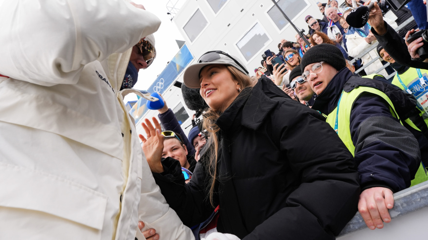 Klaebo besa a su novia dos meses después tras acabar los Juegos Olímpicos.
