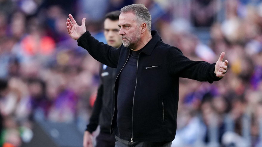 Hansi Flick durante el Barcelona - Levante