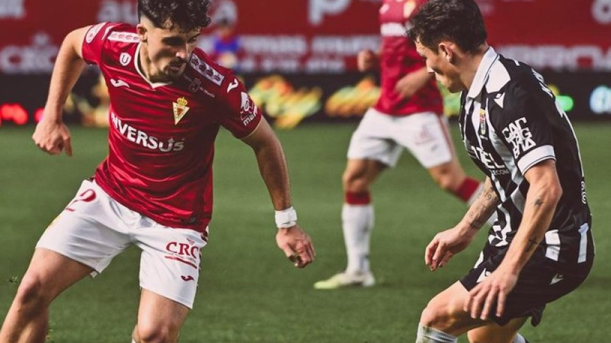 El futuro de Colunga en el Real Murcia, muy complicado
