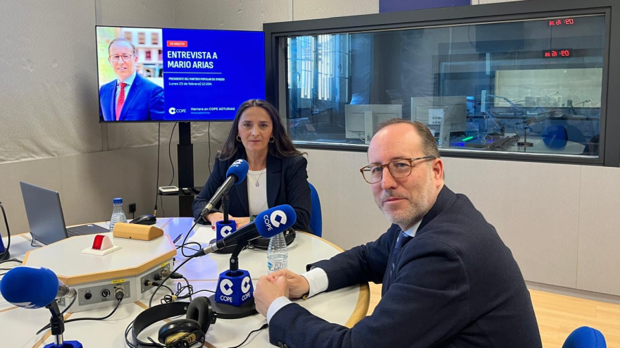 Mario Arias, presidente del PP de Oviedo, junto a Inmaculada Rivas