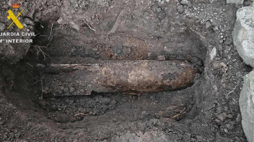 Bomba de aviación encontrada en el patio particular