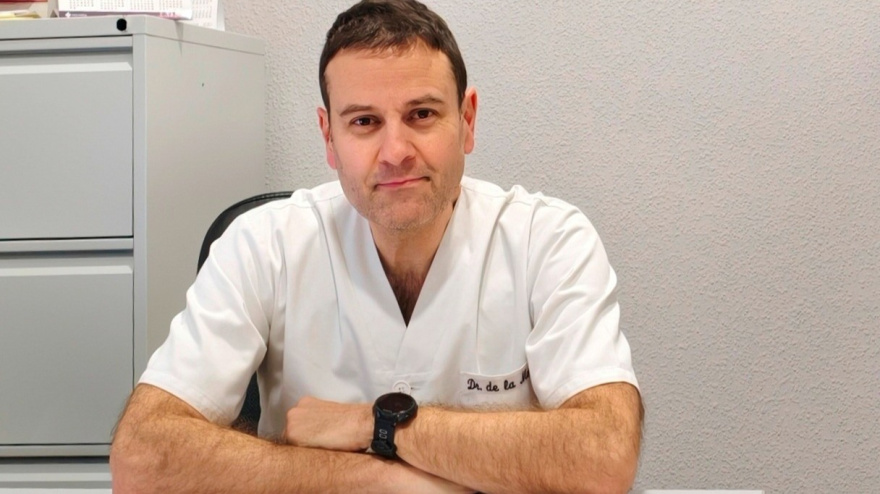 Daniel de la Mano, dermatólogo