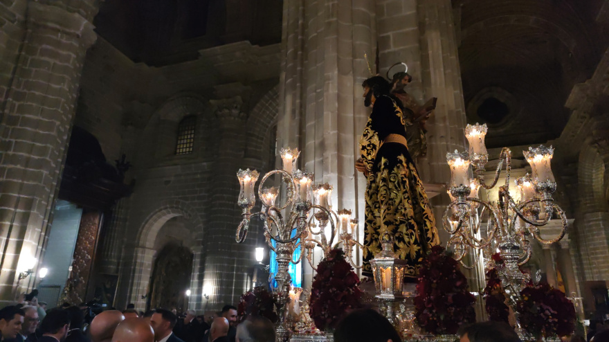 El Señor de la Sentencia en la Catedral recién concluido el Víacrucis de la HH 2026