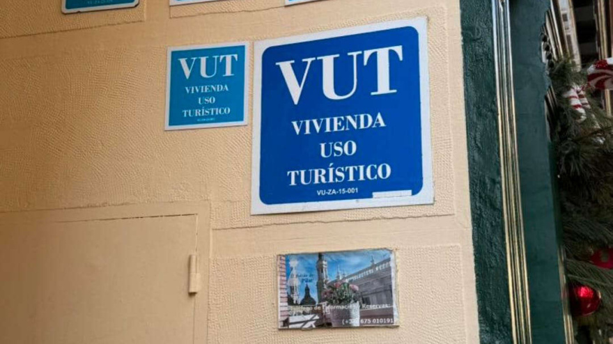 Cartel de una Vivienda de Uso turístico en Zaragoza