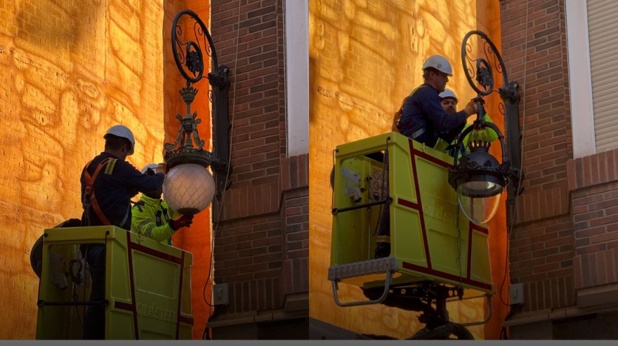 Momento del cambio de luminarias en diferentes calles del centro de la Ciudad de Lorca. A la izquierda el antes y a la derecha el después del cambio de luz