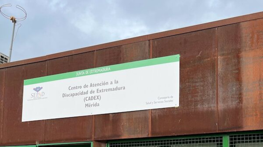 La interminable espera de Isaac: tres años sin la valoración de la discapacidad que necesita en Extremadura