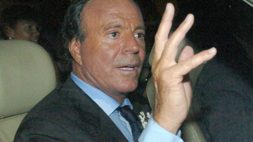 Archivo - El cantante Julio Iglesias