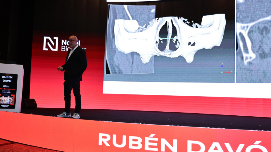 El doctor Rubén Davó, cirujano maxilofacial del Hospital Vithas Medimar.