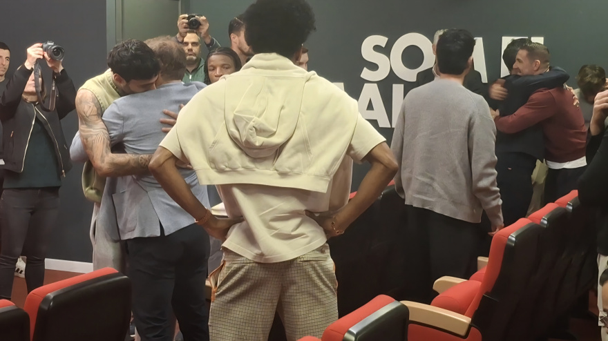 El abrazo de Samú Costa con Jagoba Arrasate