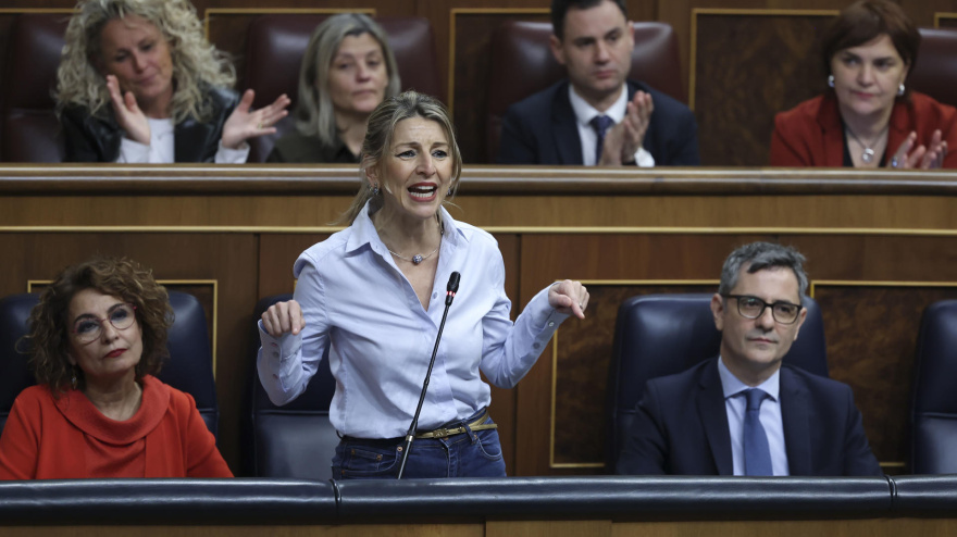 La vicepresidenta segunda y ministra de Trabajo, Yolanda Díaz, interviene durante la sesión de control al Gobierno