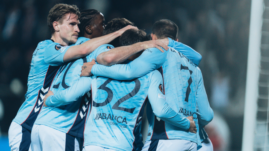 Los jugadores celebran el segundo gol celeste en el Toumba ante el PAOK