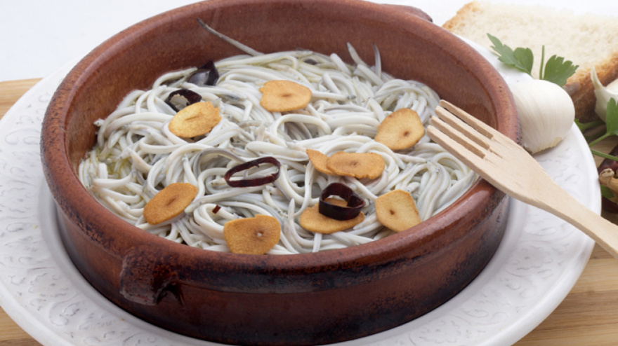 Una imagen de un plato de angulas, protagonista del festival